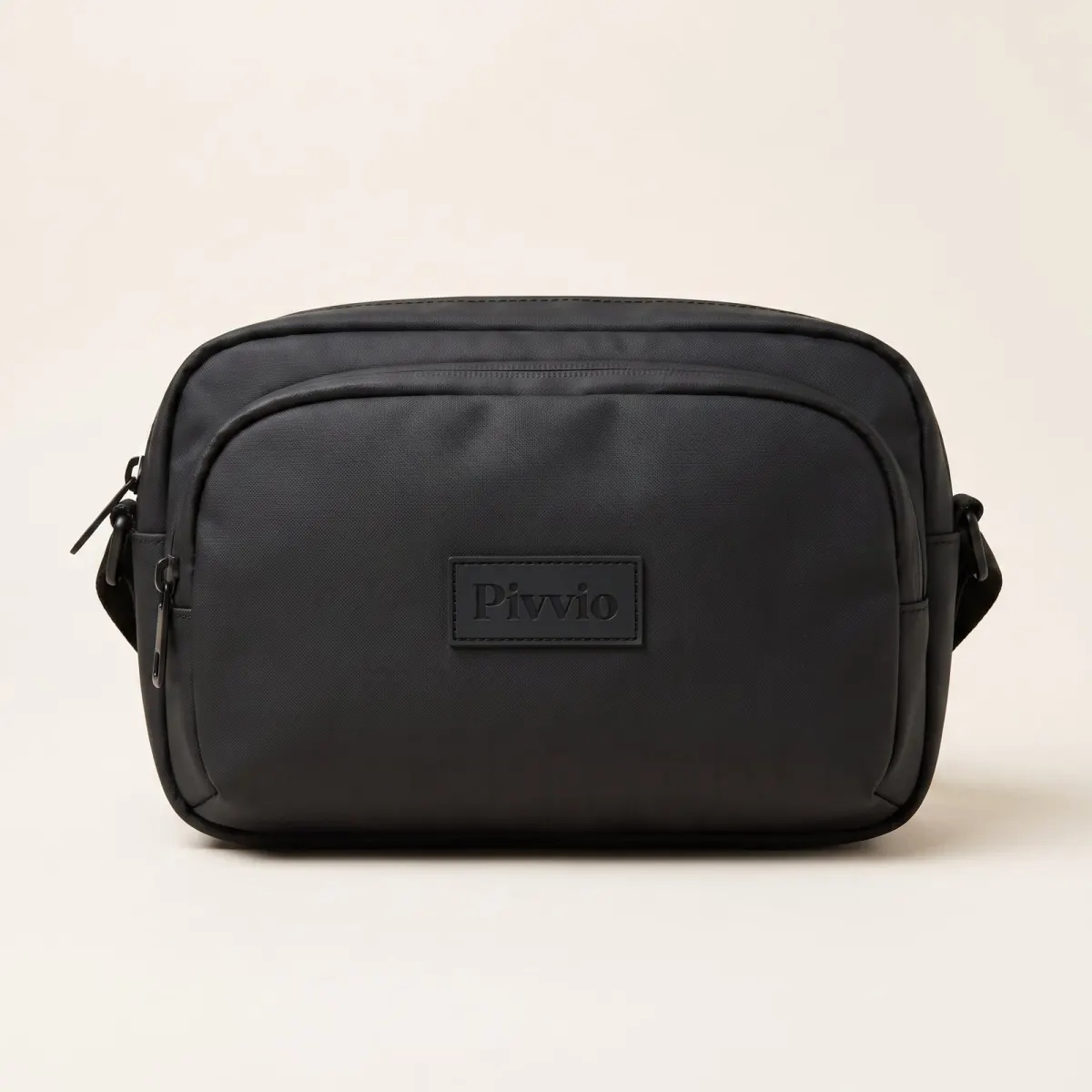 Sling bag with the Pivvio logo